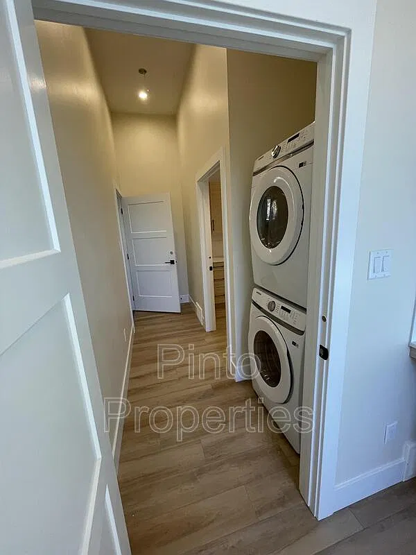 Studio, 1.0 bath, 227 sqft, $1,300 — Photo 4