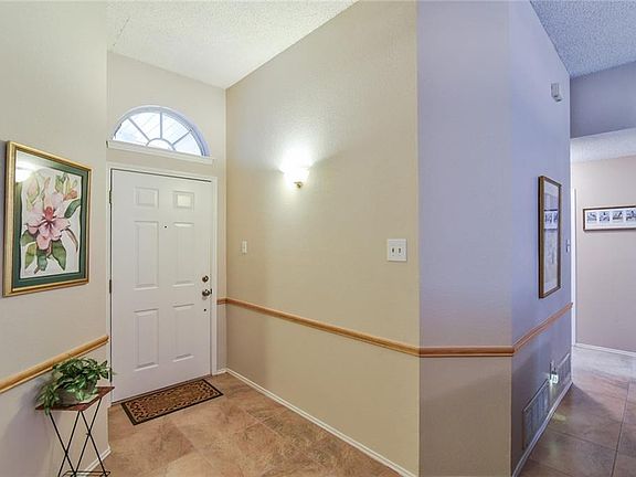 3rd image of 4327 Briar Hill Dr