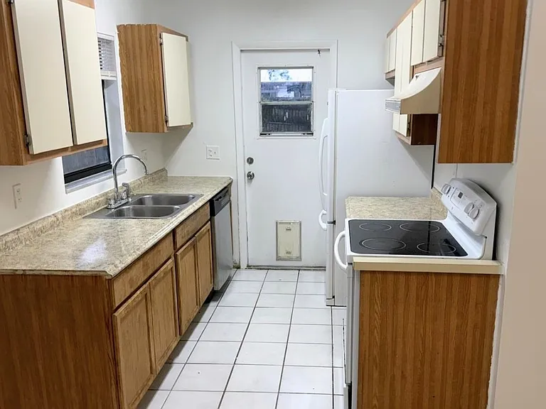 1824 Coronado Rd — Photo 6