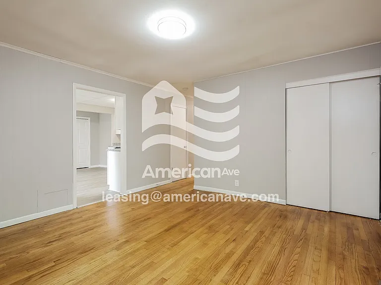 1746699_004_living_room_13685650.jpg