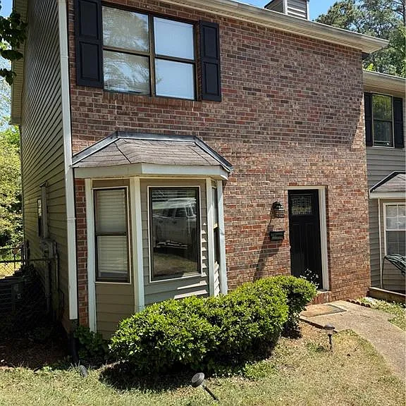 1020 Dassow Ct — Photo 2