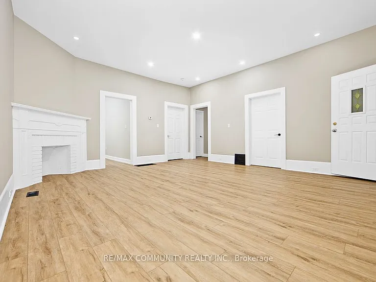 1130 King St E #1 — Photo 7