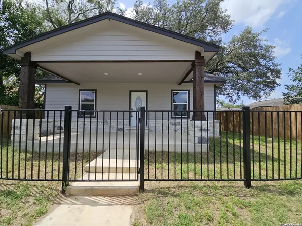 325 Ave B, Poteet, TX 78065