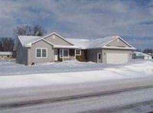 402 Elizabeth St, Marshall, MN 56258