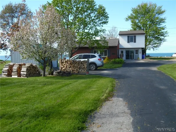 2667 W Lake Rd, Wilson, NY 14172