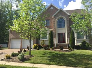 4 Vassallo Ct, Edison, NJ 08820