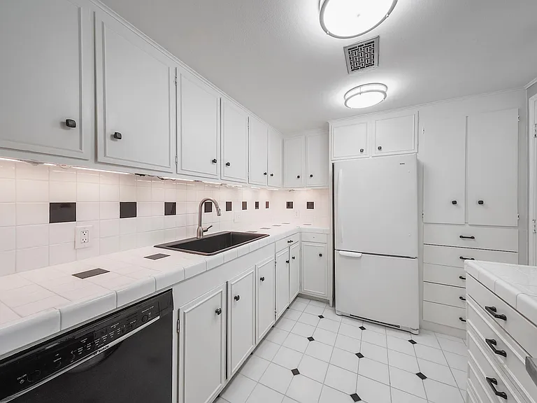 656 S Ripple Creek Dr #656 — Photo 9