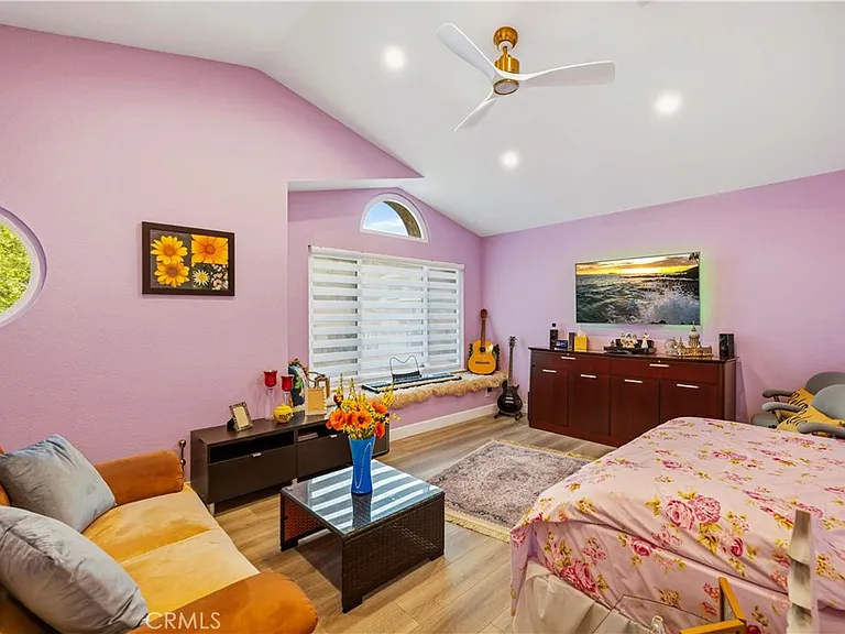4561 Grandview Dr — Photo 34