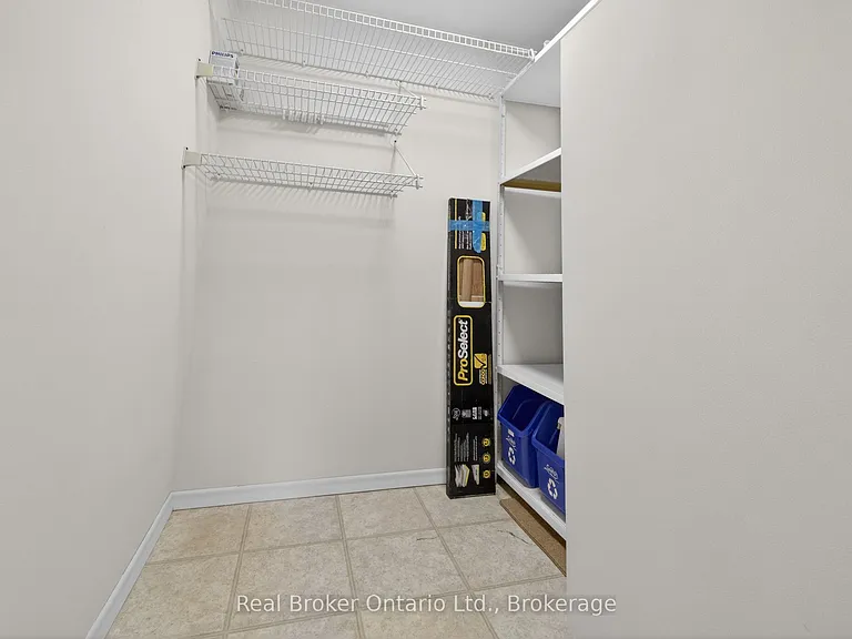 23 Woodlawn Rd E #811 — Photo 37