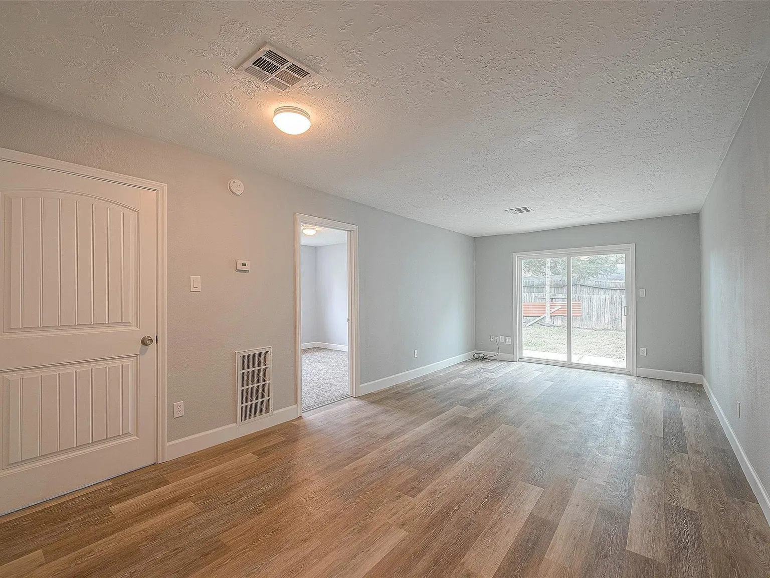 3 bed, 1.0 bath, 1004 sqft, $1,500 — Photo 4