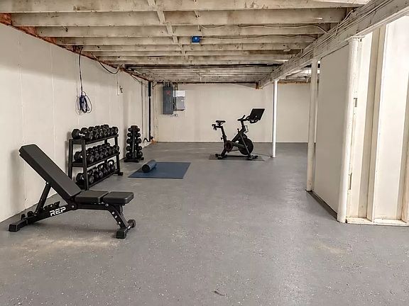 4th image of 219 Morton St #1