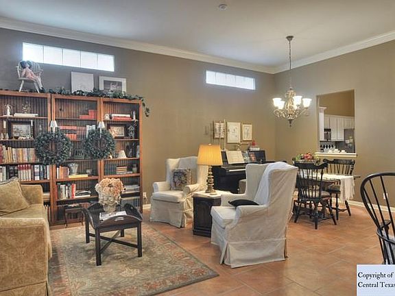 5th image of 130 Georgia Pl