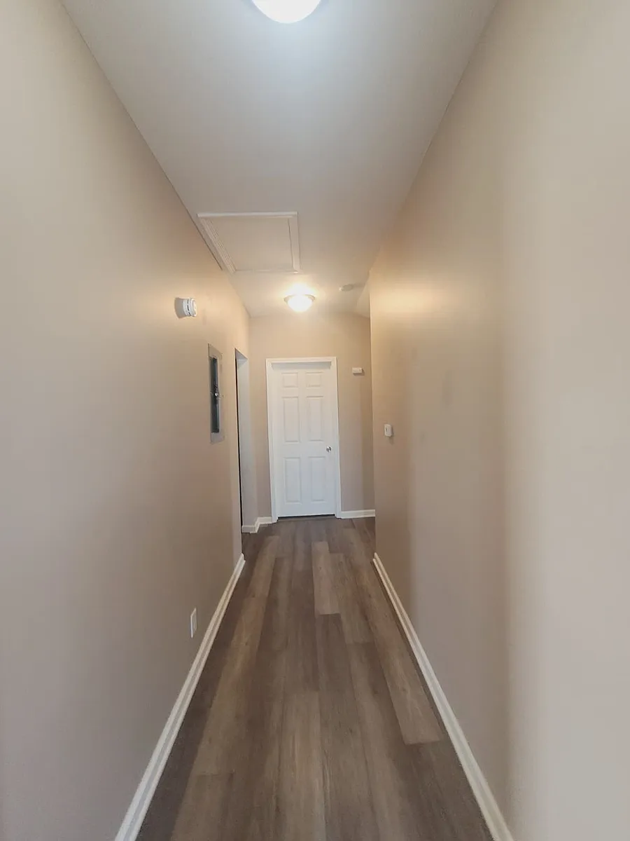 Building Photo - 320 S Cleburn St #3