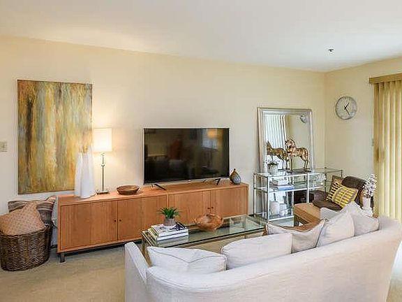 2nd image of 1019 San Gabriel Cir Unit 438