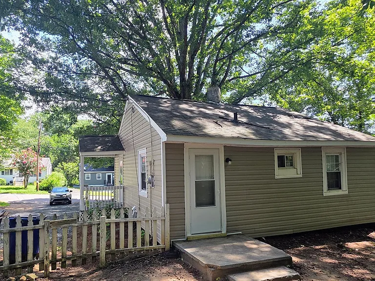 2712 Ludwig St — Photo 12