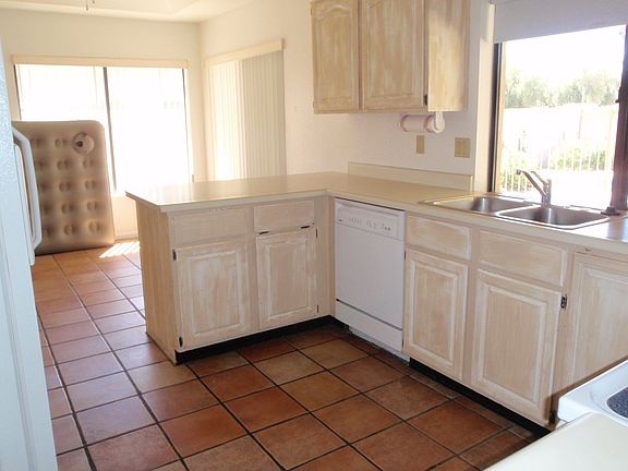 KITCHEN & BREAKFAST NOOK
