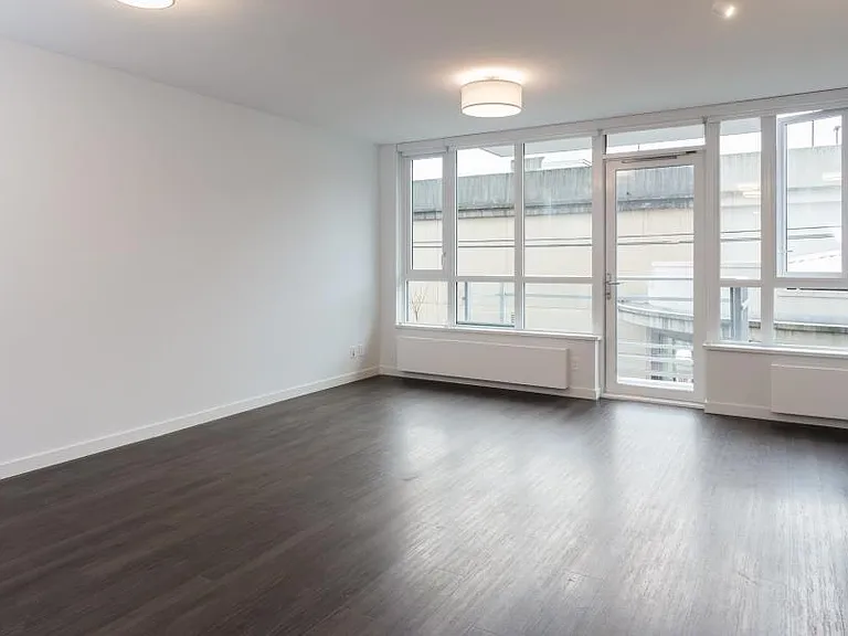 183 Georgia St E — Photo 33