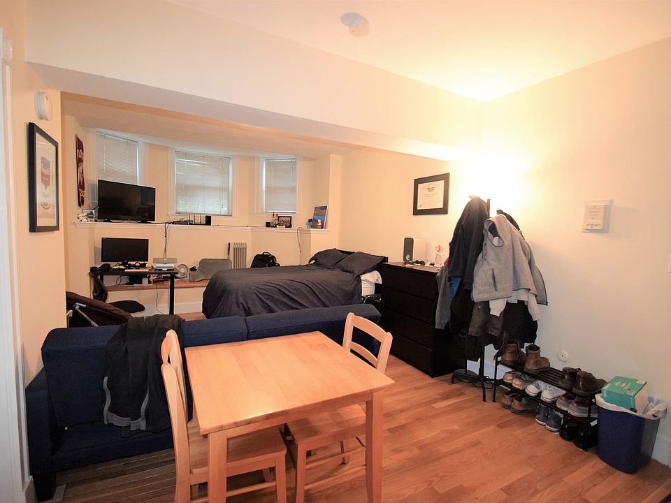 2nd image of 300 Marlborough St APT 1D