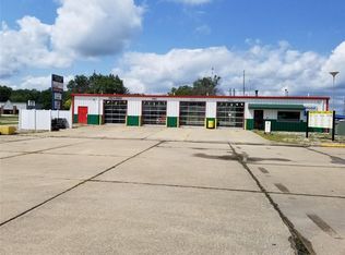 1904 S Banker St, Effingham, IL 62401