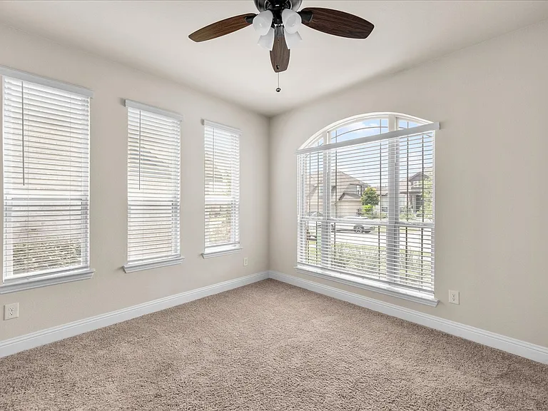 350 Red Cedar Dr — Photo 4