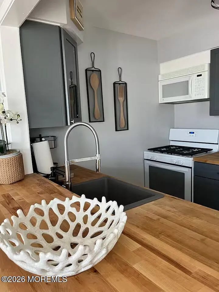 4 bed, 1395 sqft, $2,450 — Photo 4