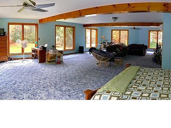 Large 2nd Floor Bedroom!