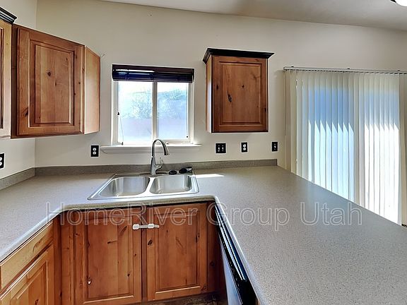 4th image of 841 W Hollow Ct