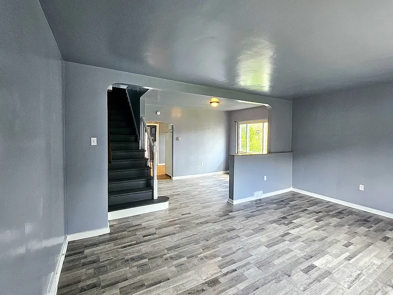 3 bed, 2.0 bath, 2016 sqft, $1,200 — Photo 2