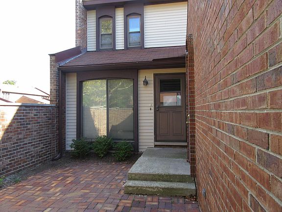 2nd image of 25076 Champlaign Dr