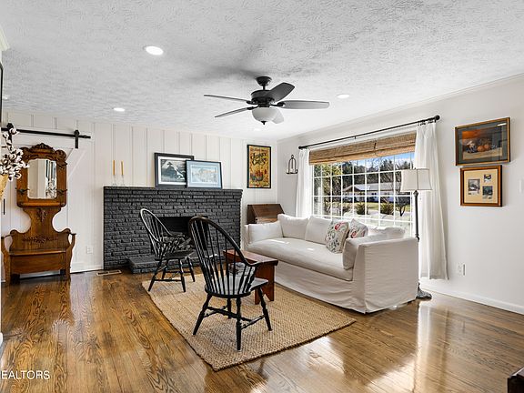 2nd image of 3615 Essary Dr