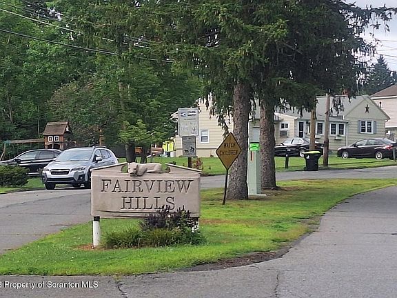 3rd image of 13 Park Ln N