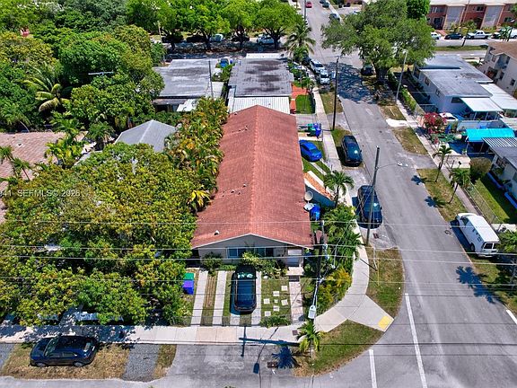 4th image of 3501 SW 12th St