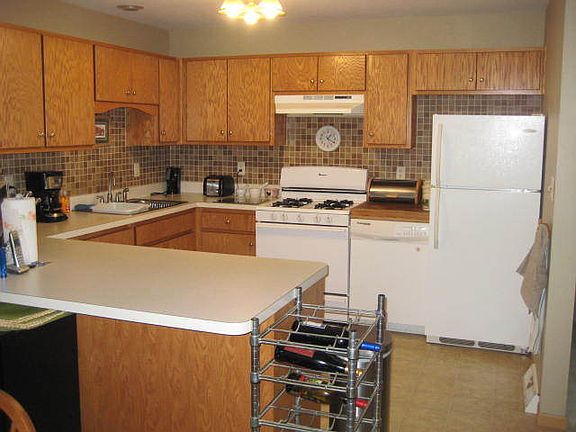 3rd image of 823 Covey Ln