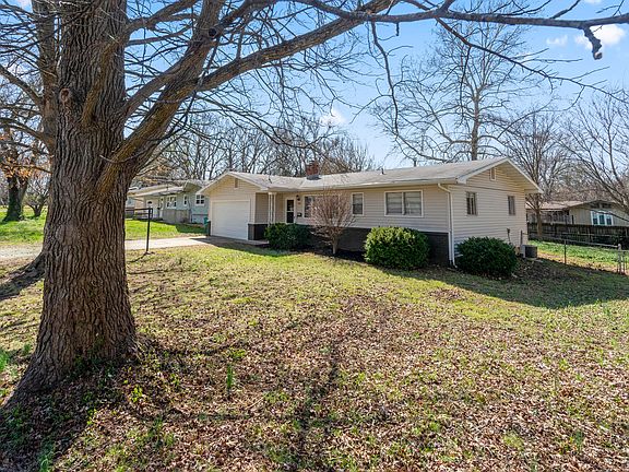 3rd image of 1305 S Prince Lane