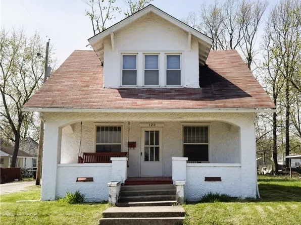 120 4th St, Charleston, IL 61920