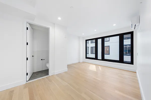 Rented by Nooklyn NYC LLC | media 84