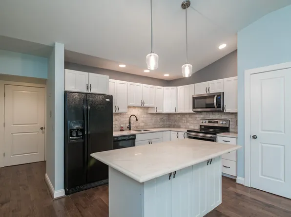24 Myers Farm Ln #24, Greenfield, MA 01301