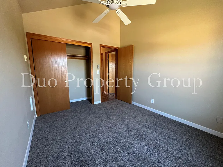 611 S 41st Ct — Photo 17
