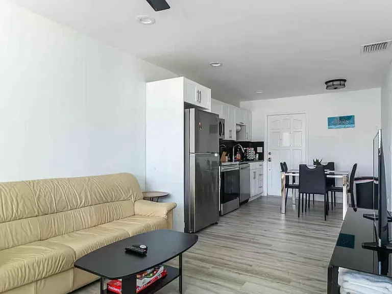 2499 NE 2nd Ave #B — Photo 5