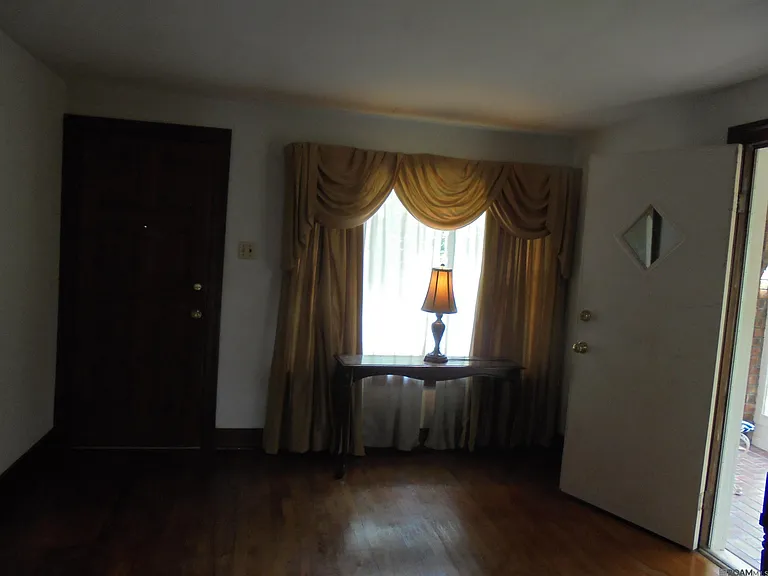 2411 Valley St — Photo 3