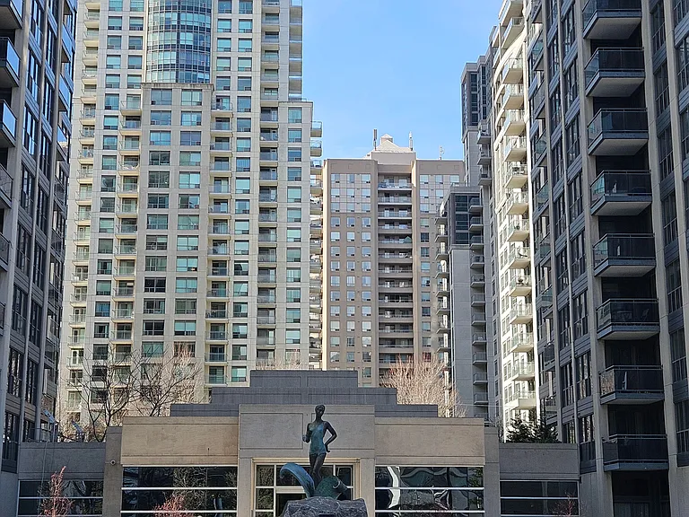 28 Hollywood Ave #607 — Photo 3