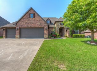 9504 E 91st St, Owasso, OK 74055