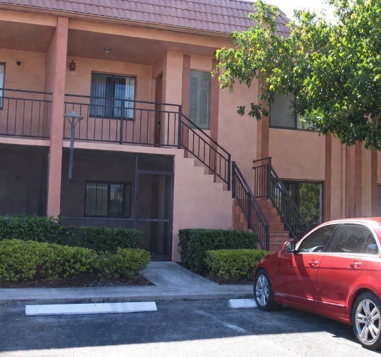 1st image of 215 Lakeview Dr