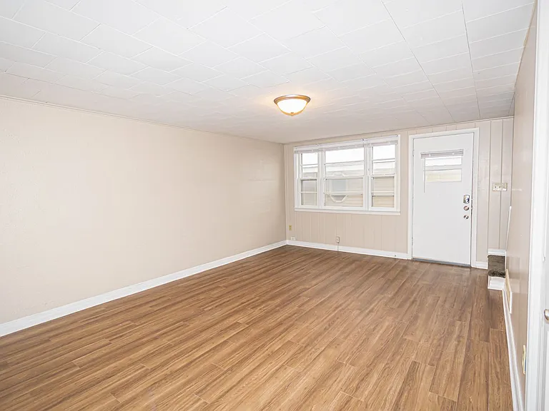 1000 E Washington St — Photo 20