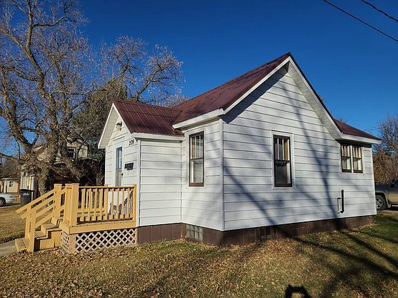 2nd image of 209 10th St E