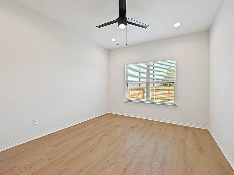 Cooner Residenace — Photo 26