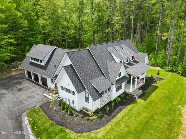 18 Old Farm Ln, Pittsfield, MA 01201