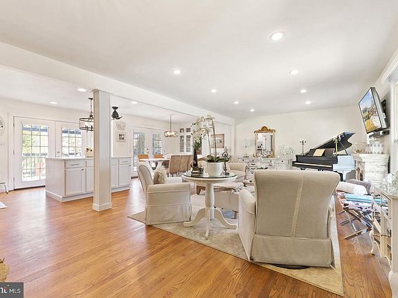 5th image of 3113 Savoy Dr