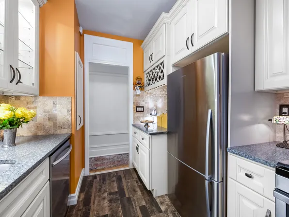 530 Manhattan Avenue image 8 of 13