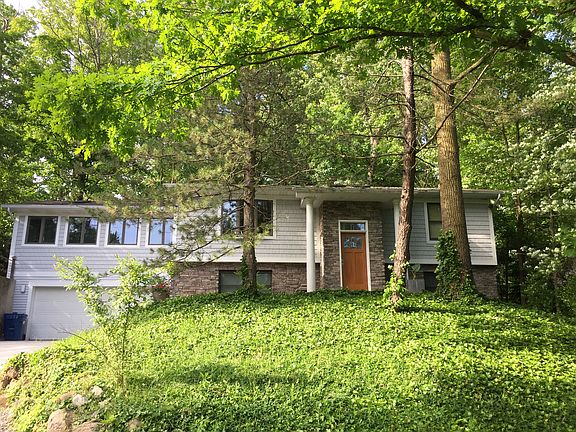 2nd image of 3512 McCoy Ave SE